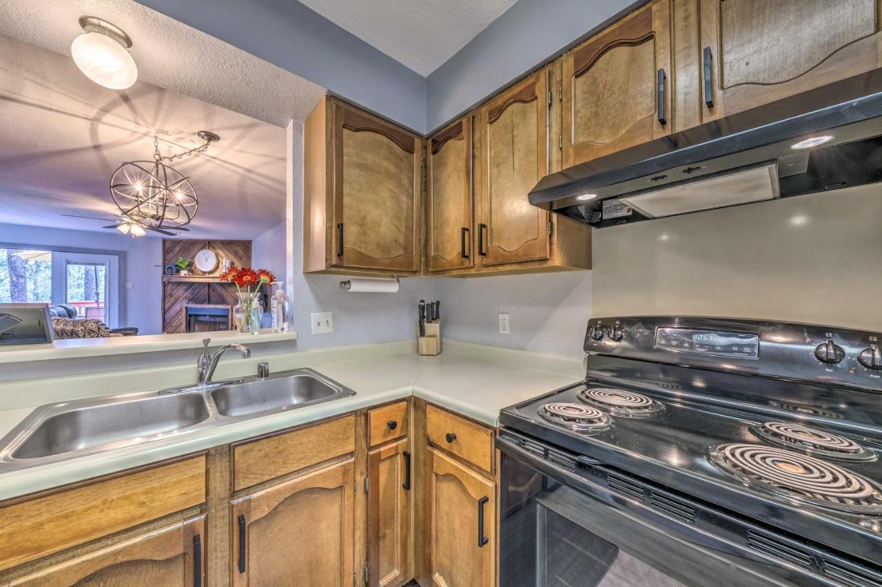 Hike, Golf And Explore Retreat With Deck! Apartment *