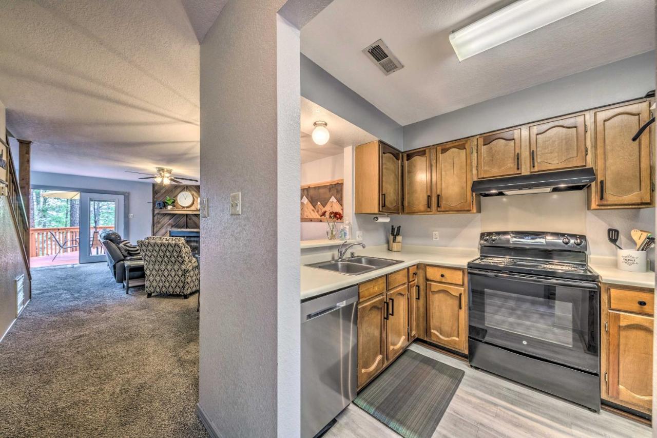 Hike, Golf And Explore Retreat With Deck! Apartment