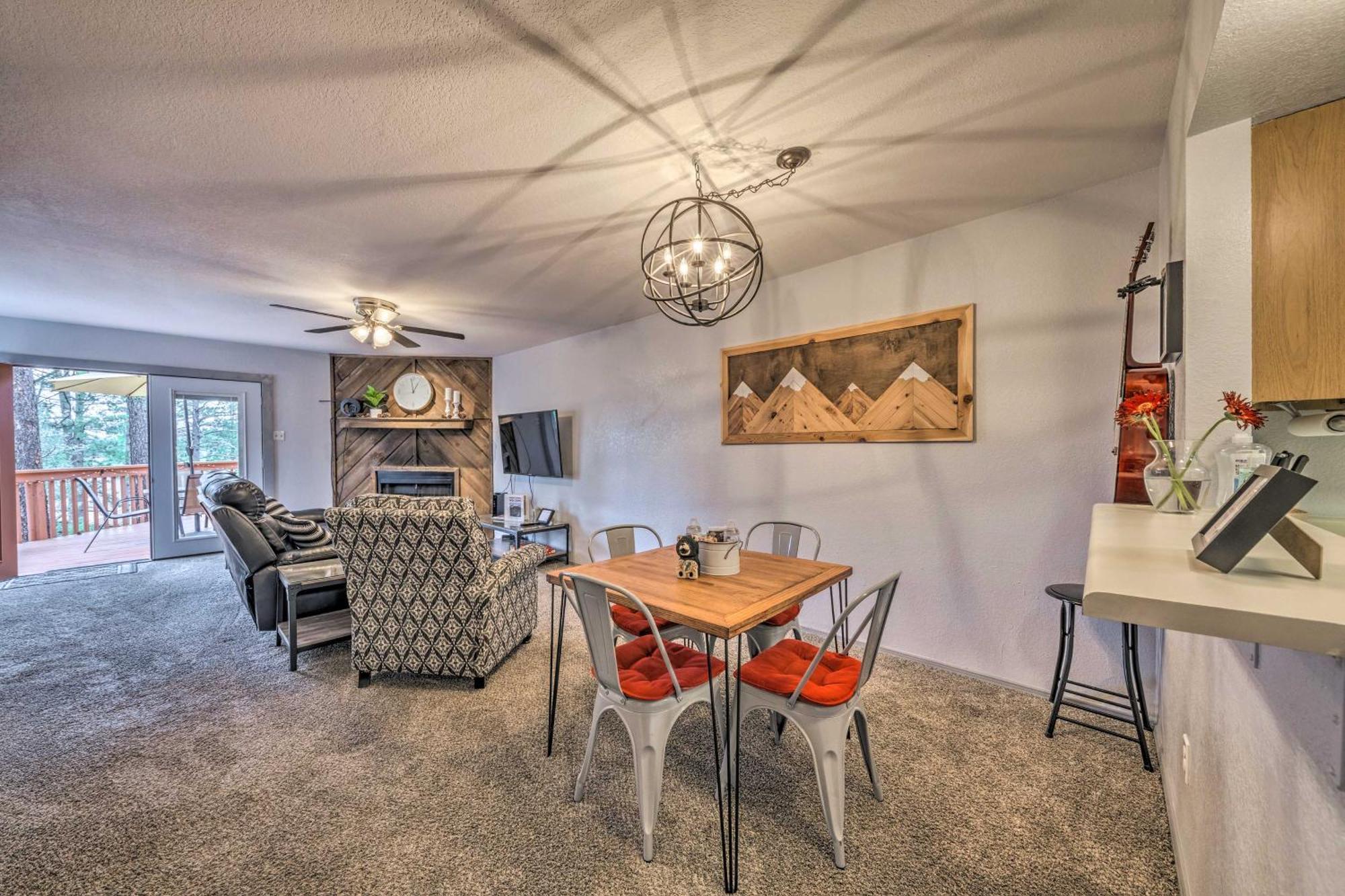 Apartment Hike, Golf And Explore Retreat With Deck! *